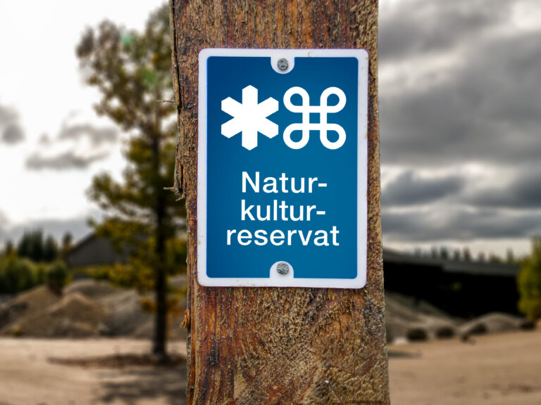 Official profile image for the platform Naturkulturreservat by Timo Menke, showing the logo and name on what seems like an official sign attached to a tree